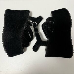 Delia's She Walks On Me Fuzzy Strappy Sandals Platform Shoes Size 9 Black